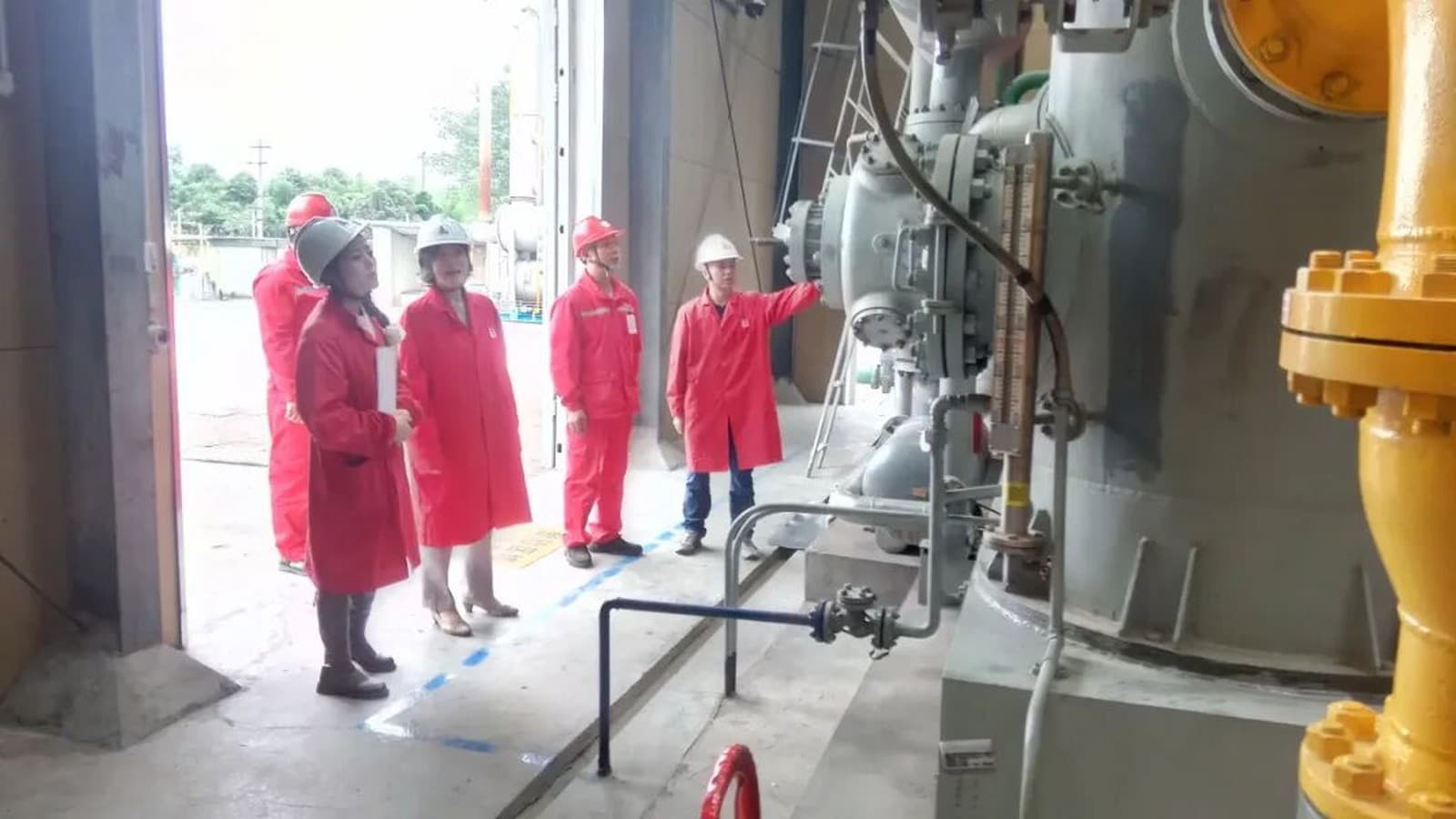 General Manager Conducts Pre-Holiday Safety Inspection at Qingbaijiang Booster Station